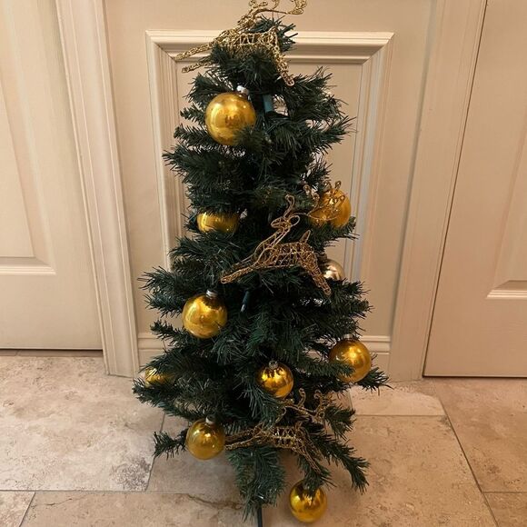 🎄 3’ Tacoma Pine Christmas Tree 🎄 - Picture 8 of 16